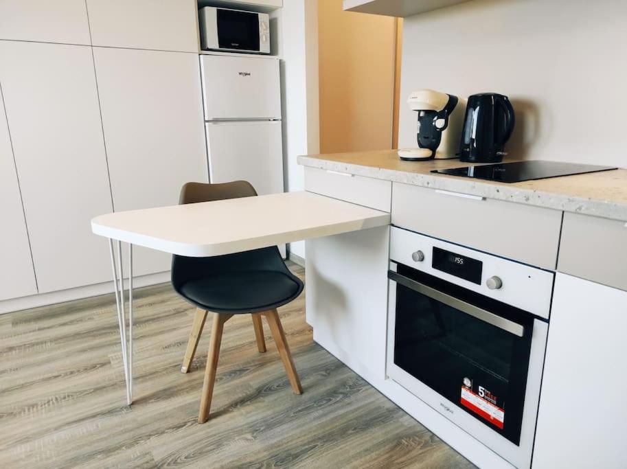 Airport Studio For Two, Free Parking, Airport View Bratislava Dış mekan fotoğraf