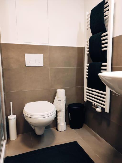 Airport Studio For Two, Free Parking, Airport View Bratislava Dış mekan fotoğraf